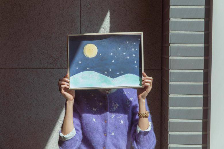 안녕달 작가는 “작가보다는 작품 자체만으로 읽혔으면 좋겠다”며 얼굴이나 신상을 공개하지 않아 왔다. 국내에 탄탄한 고정 팬덤을 형성한 주목받는 그림책 작가 중 한 명으로 꼽힌다. 창비 제공