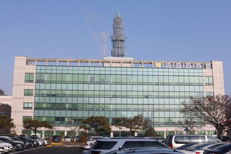동아일보