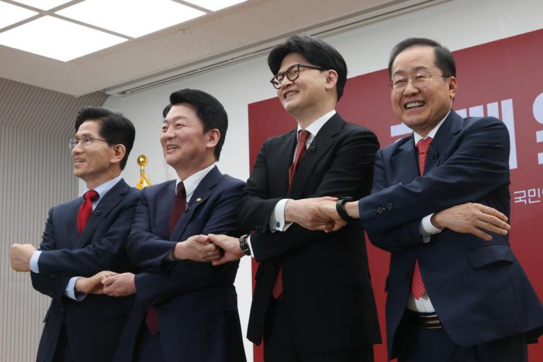 동아일보