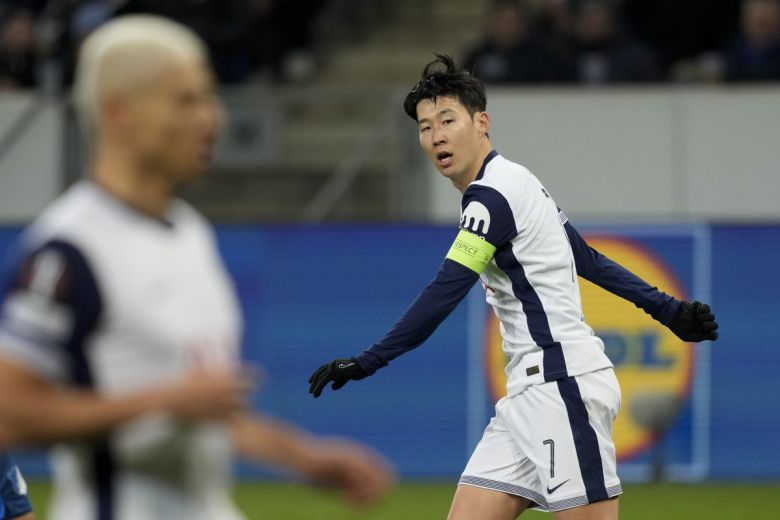 시즌 막판 발 부상을 당해 결장이 길어지고 있는 토트넘 손흥민. 동아일보DB.