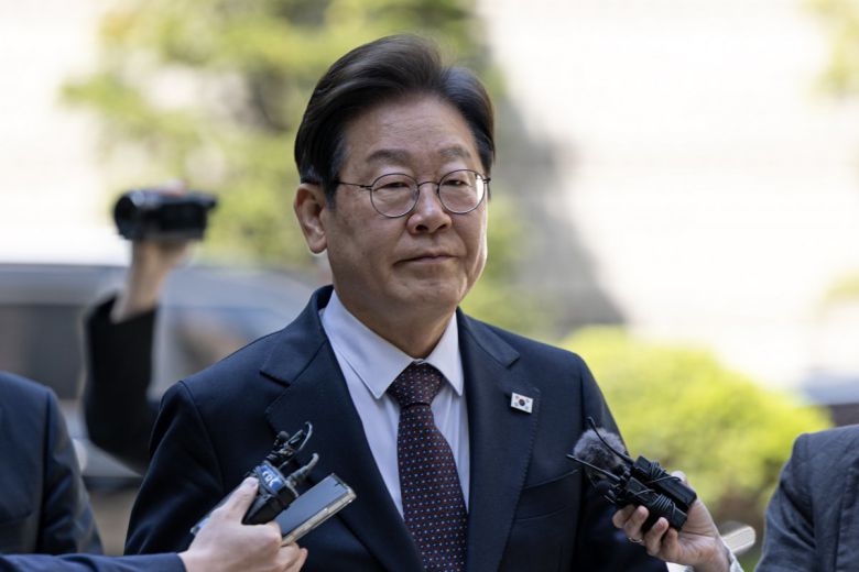 이재명 더불어민주당 대선 후보가 29일 오전 서울 서초구 서울중앙지방법원에서 열린 ‘대장동 배임 및 성남FC 뇌물’ 1심 속행 공판에 출석하고 있다. 2025.4.29 뉴스1