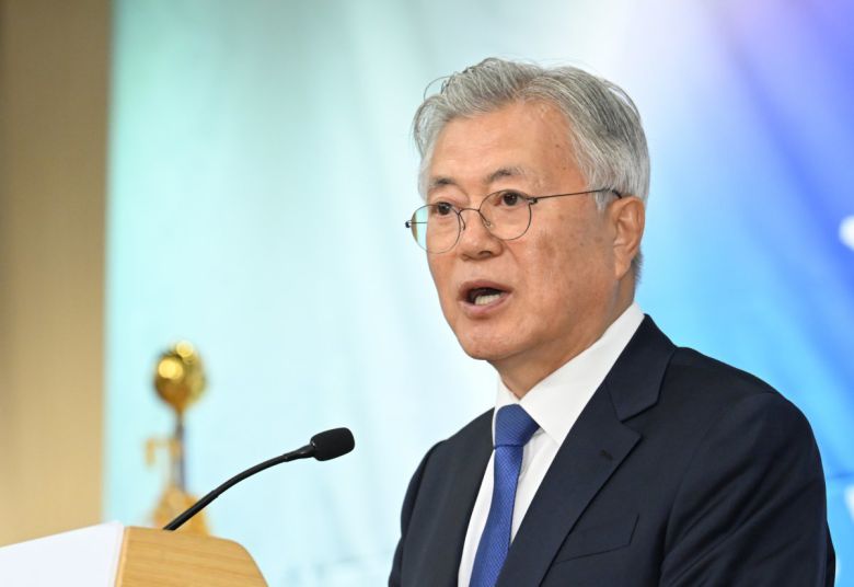 문재인 전 대통령이 25일 서울 여의도 국회도서관에서 열린 4.27 판문점선언 7주년 기념식에서 기념사를 하고 있다. 2025.04.25 사진공동취재