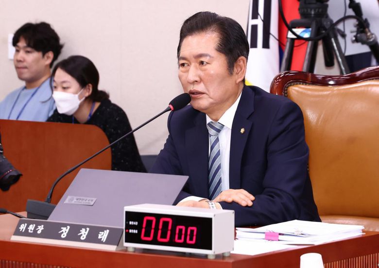 정청래 법제사법위원장이 2일 오전 서울 여의도 국회에서 열린 법제사법위원회 전체회의에서 발언하고 있다. ⓒ News1