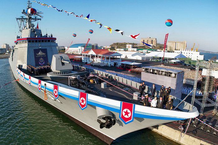 북한이 4월 25일 진수한 5000톤급 구축함 ‘최현호’. 뉴스1.