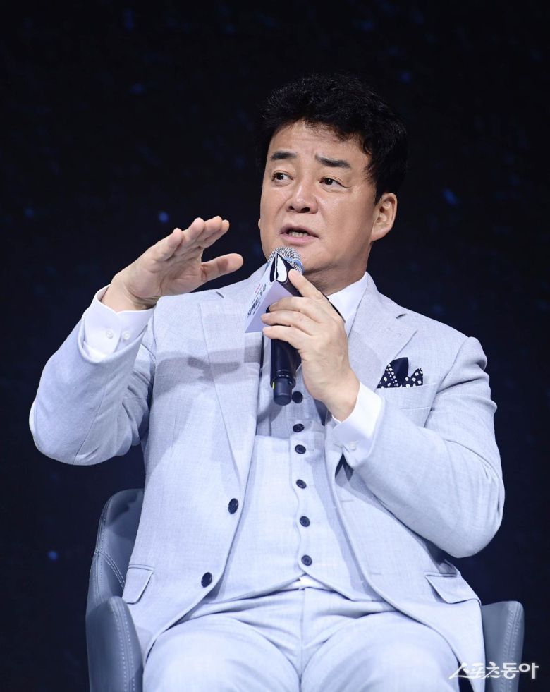 백종원 더본코리아 대표가 지난해 9월 서울 종로구 JW메리어트 동대문스퀘어에서 열린 넷플릭스 예능 프로그램 ‘흑백요리사: 요리 계급 전쟁’ 제작발표회에서 MC의 질문에 답하고 있다. 동아일보 DB