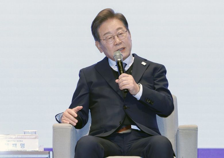 이재명 더불어민주당 대선후보가 8일 서울 중구 대한상공회의소에서 열린 대선후보 초청 경제5단체장 간담회에서 발언하고 있다. 2025.05.08.뉴시스