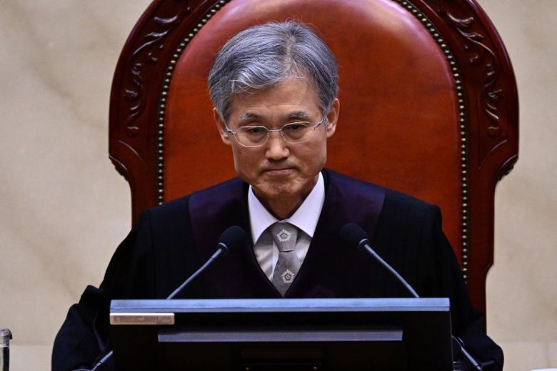 조희대 대법원장이 1일 오후 서울 서초구 대법원 대법정에서 이재명 더불어민주당 대선 후보의 공직선거법 위반 사건 상고심 선고를 준비하며 입술을 다물고 있다. 2025.05.01 사진공동취재단