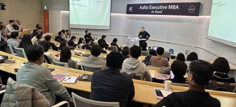 최용주 서울과학종합대학원대(aSSIST) 수석부총장이 서울 서대문구 aSSIST 핀란드타워 알바알토룸에서 강연하고 있다. aSSIST 제공