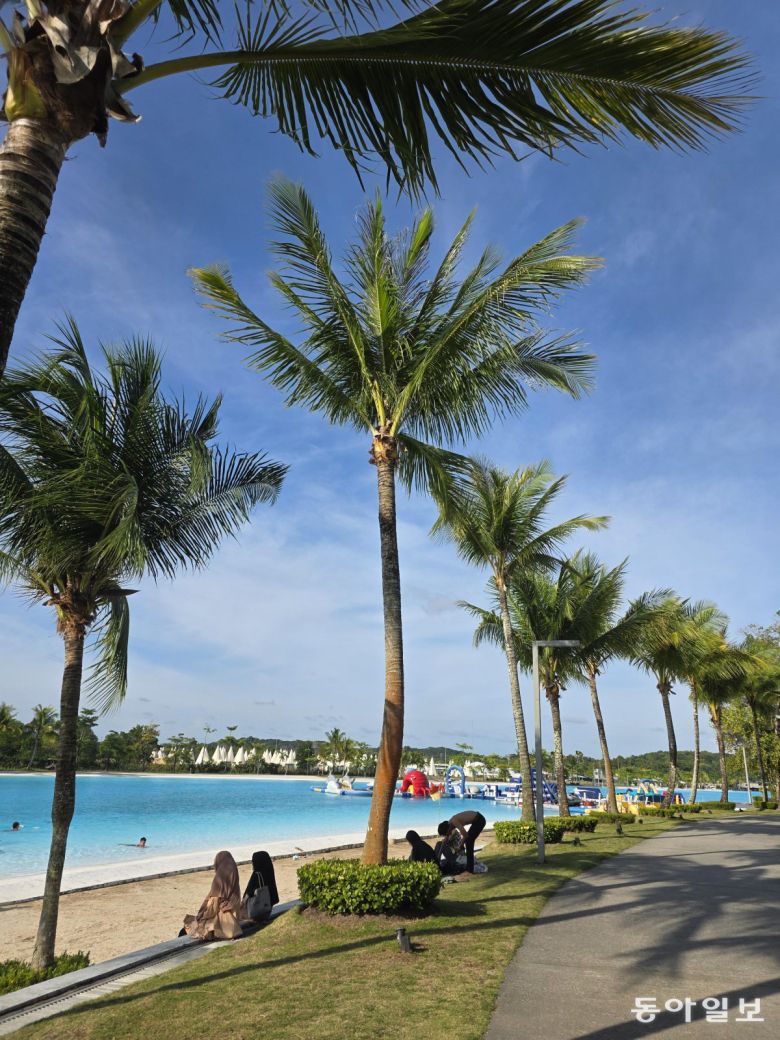 크리스탈 라군(석호)이 조성돼 있는 트레저베이.