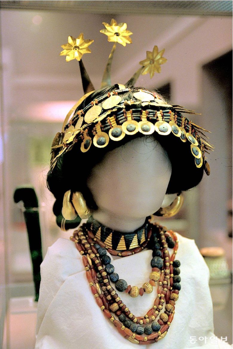 메소포타미아 문명 대영박물관이 소장하고 있는 메소포타미아 문명 우르왕국의 왕비가 착용했던 황금 장신구. 사진 출처 동아일보DB