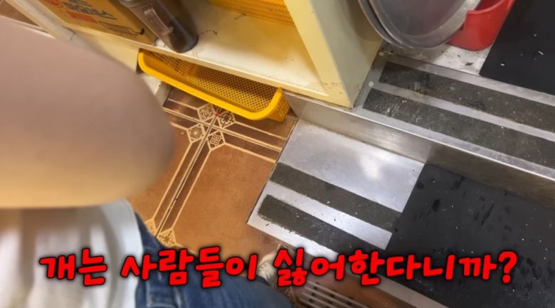 허우령 씨의 요청을 거절하는 횟집 사장. 유튜브채널 우령의 유디오 캡처