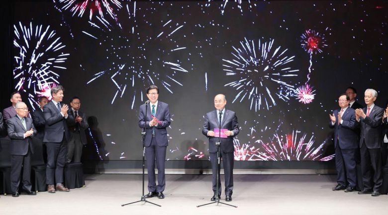 12일 부산 부산진구 부산롯데호텔에서 열린 ‘제5회 부산라이즈위원회’에서 박형준 부산시장(왼쪽)과 최재원 부산대 총장이 인사말을 하고 있다. 부산시 제공