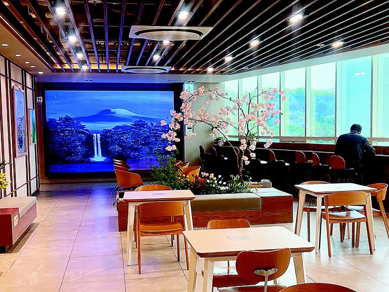 내부 무인 카페.