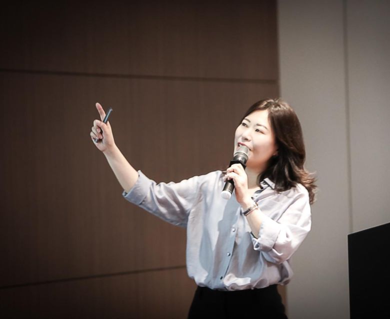 강연하는 김수미 논술화랑 대표. 김수미 대표 제공