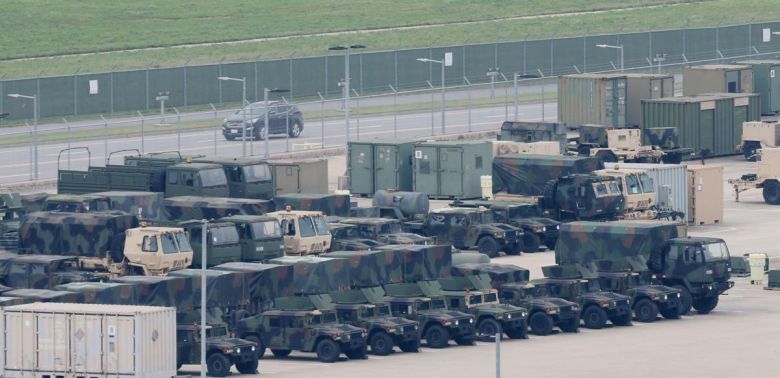 경기 평택시 팽성읍 주한미군기지 캠프 험프리스에 군용 차량이 주차되어 있는 모습. 2025.5.23 뉴스1