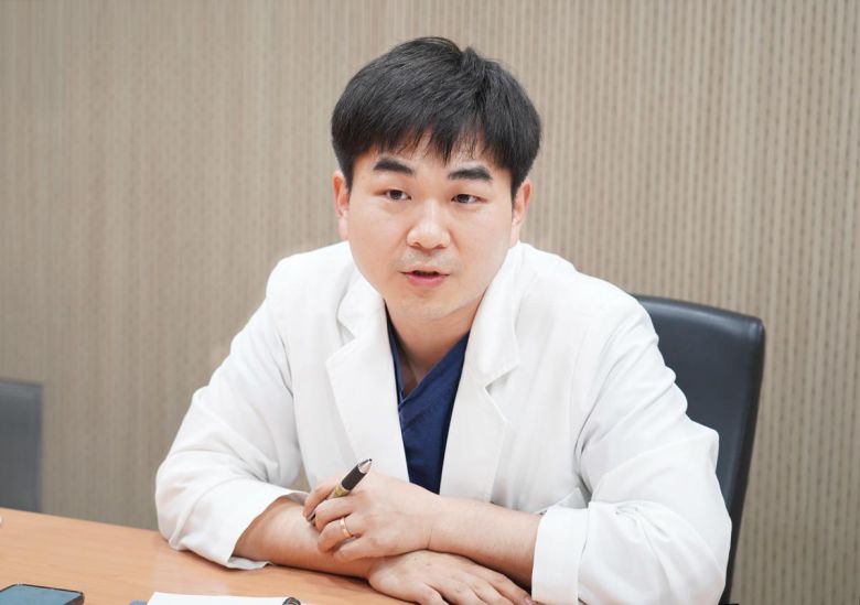 이병찬 중앙대병원 재활의학과 교수는 느리게 달리기와 빨리 걷기 모두 중강도의 운동으로 건강 증진 효과는 비슷하다고 말했다. 이 교수는 매주 150분 이상 중강도 운동을 할 때 심혈관 질환과 사망률 위험을 낮춘다며 지속적으로 운동할 것을 강조했다.  중앙대병원 제공