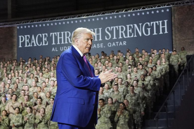 중동 최대 미군 기지인 카타르 알 알우데이드 공군 기지에서 15일 연설하는 트럼프 대통령. 도하=AP 뉴시스