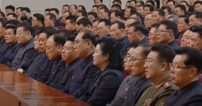 노동당 제8기 30차 비서국 확대회의에 참가한 북한 간부들의 겁에 질린 표정이 회의장 분위기를 말해주고 있다. 조선중앙TV 캡처