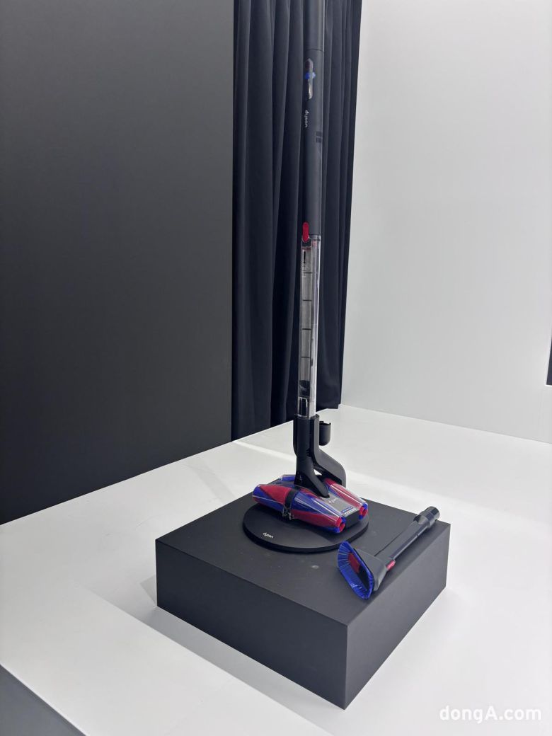 다이슨 펜슬백 플러피콘. 황소영 기자 fangso@donga.com