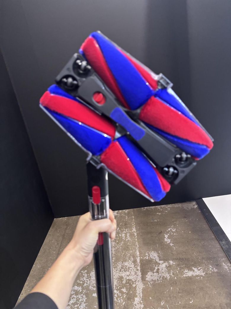 펜슬백 새로운 헤드 브러쉬인 플러피콘. 황소영 기자 fangso@donga.com