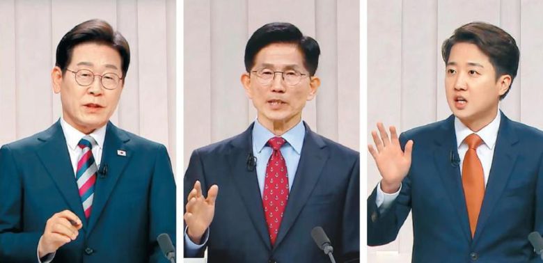 27일 중앙선거방송토론위원회가 주관한 대선 후보자 3차 TV토론회에서 각 당 대선 후보들이 정치 양극화 해소 방안과 정치 개혁, 개헌, 외교·안보 정책 등을 놓고 공방을 벌였다. 왼쪽부터 더불어민주당 이재명, 국민의힘 김문수, 개혁신당 이준석 후보. 채널A 화면 캡처