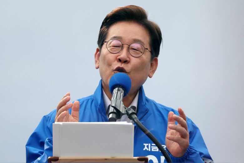 이재명 더불어민주당 대통령 후보가 28일 오후 서울 광진구 어린이대공원 정문 앞에서 열린 집중유세에서 지지를 호소하고 있다. (공동취재) 2025.5.28