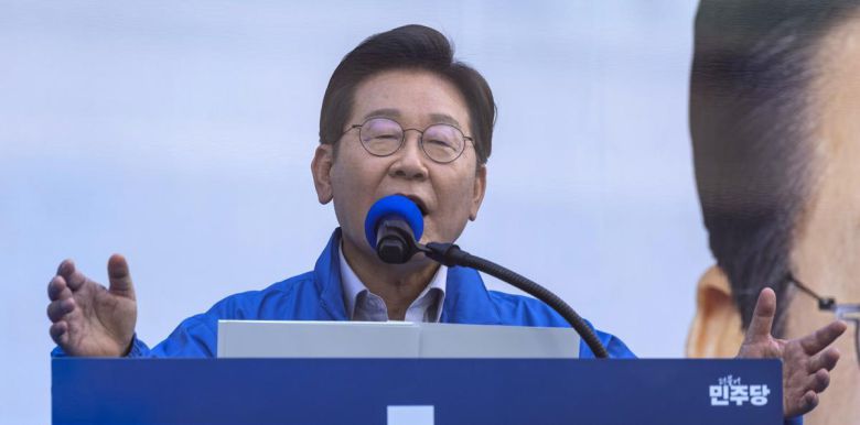 이재명 더불어민주당 대선후보가 28일 오후 서울 성동구 왕십리역 광장에서 열린 유세에서 연설을 하고 있다. 공동취재