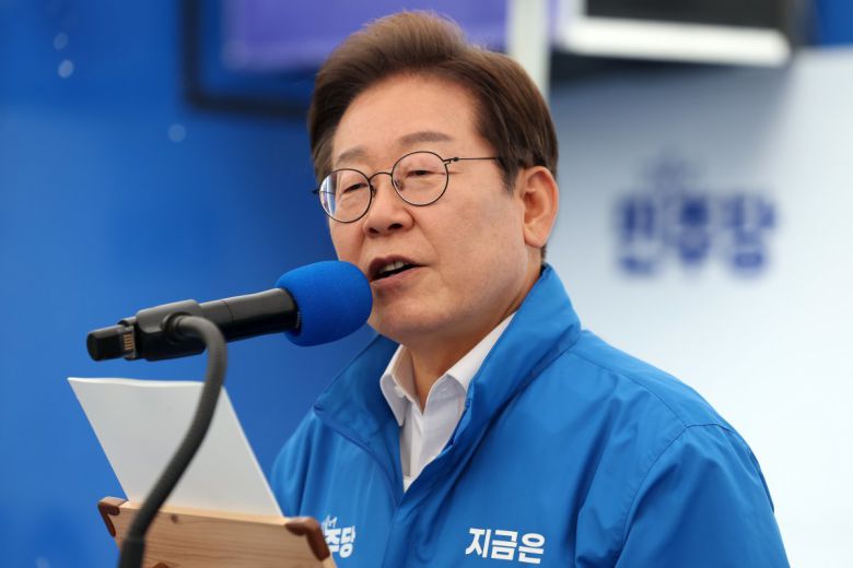 이재명 더불어민주당 대통령 후보가 시민들에게 지지를 호소하고 있다. (공동취재) 2025.5.16