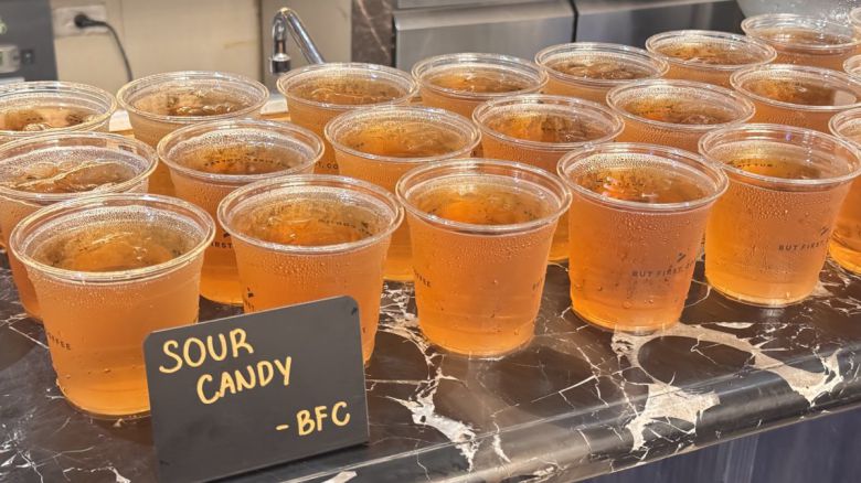 하이트진로는 지난해 필리핀의 대표적인 커피 체인 ‘But First, Coffee’와 협업해 칵테일 음료 시리즈를 선보였다. 윤우열 기자 cloudancer@donga.com