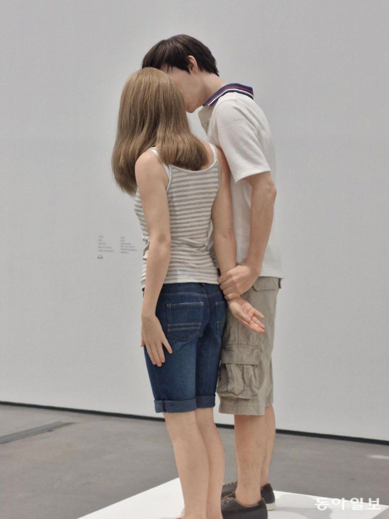 론 뮤익 ‘젊은 연인’(2013)의 뒷면. 이소연 기자 always99@donga.com