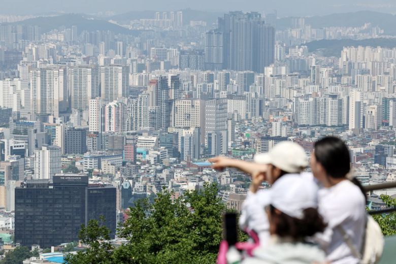 서울 중구 남산에서 바라본 시내 아파트 단지 모습. 2025.6.3/뉴스1