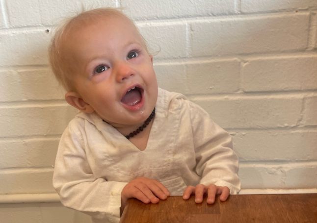 단추형 건전지를 삼킨 아기 아사. (사진=SNS)