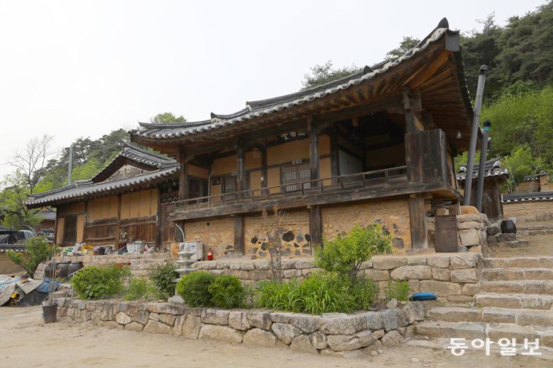 ‘춘향전’ 이몽룡의 실제 모델이던 성이성이 지은 경북 봉화 계서당.