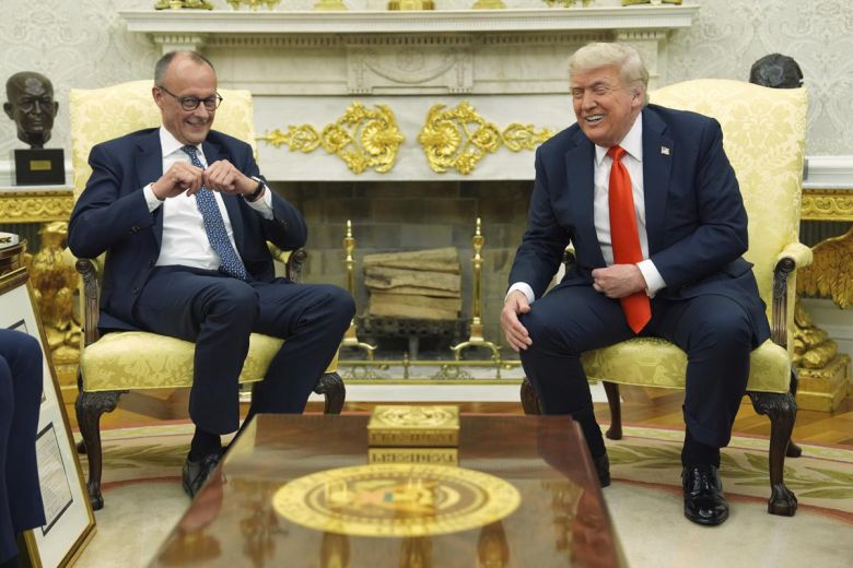 5일 메르츠 총리(왼쪽)와 트럼프 대통령. 워싱턴=AP 뉴시스