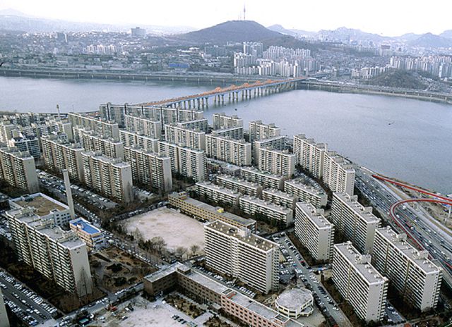 정선 ‘압구정’의 현재 모습. 그림처럼 한강 바로 건너 남산이 보인다. 양정무 교수 제공