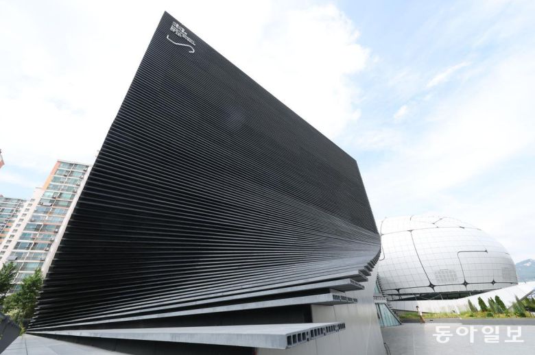 지난달 서울 도봉구 창동에 개관한 서울시립 사진미술관 내외 모습. 동아DB