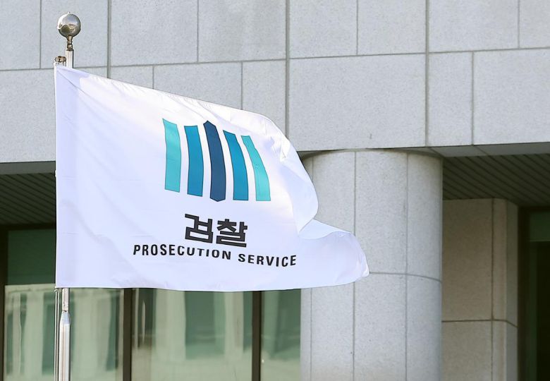 더불어민주당 소속 김용민·장경태·민형배 의원이 11일 검찰청을 폐지하고 기소권과 수사권을 분리하는 검찰개혁 법안 4건을 발의했다.   공소청과 중대범죄수사청, 국가수사위원회를 신설하는 내용이며, 이재명 대통령의 입장과 무관하다고 밝혔다. 사진은 이날 서울 서초구 대검찰청. 2025.6.11/뉴스1