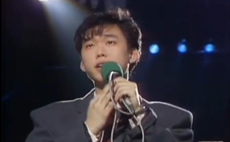 1987년 MBC 신인가요제에서 ‘우리의 사랑 이야기’를 열창하는 변진섭. 그의 방송 데뷔 무대다. MBC 유튜브 캡처