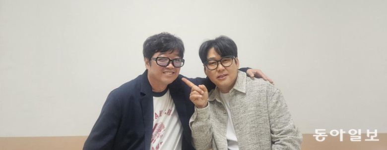 “형(이상우)한테 이럴 수 있는 사이입니다. 40년 가까이 변하지 않고 있어요.” 한국 발라드계를 접수했던 이상우(왼쪽)와 변진섭은 특별한 심리적 거리를 유지하며 변함없는 우정을 이어가고 있다. 원주= 유재영 기자 elegant@donga.com