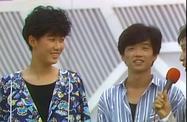 이상우는 1988년 MBC 강변가요제에서 금상을 받았다. 대상 발표 직전 사회자 이수만의 질문을 받고 있는 이상우. 대상은 이상은(아래 사진 왼쪽)의 ‘담다디’가 받았다. MBC 유튜브 캡처