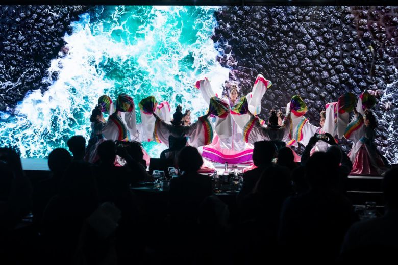 10일 서울 강남구 코엑스에서 열린 제11차 세계식물원교육총회 만찬 공연. 국립수목원 제공