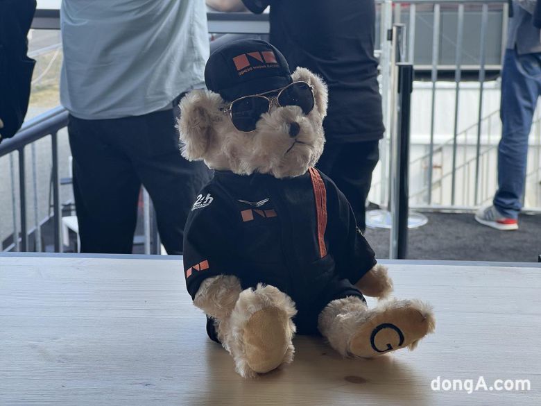 제네시스마그마레이싱 곰돌이 인형