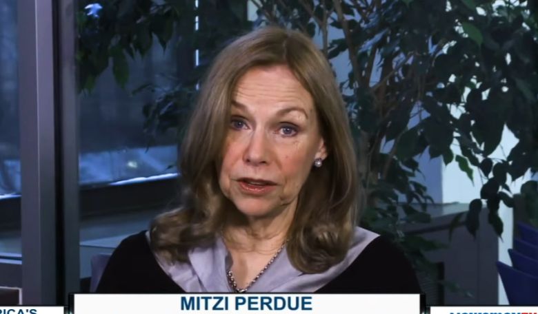 16조 원이 넘는 자산을 상속받고도 사치 없이 중고 의류를 입고, 전세기 대신 이코노미석을 타며 살아가는 상속녀 미치 퍼듀. 쉐라톤 호텔 창업자의 딸인 퍼듀는 기부와 자선 활동으로 진짜 부의 의미를 증명하고 있다. (사진=미치퍼듀 홈페이지 캡처)