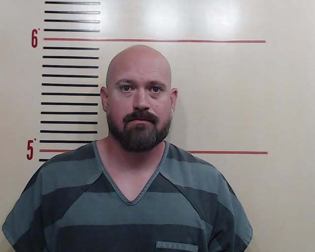 텍사스에서 전 여자친구의 음료에 몰래 낙태약을 넣어 태아를 유산시킨 혐의로 남성이 살인 및 증거인멸 혐의로 체포됐다. 피해 여성은 약물 투여 후 응급실에 방문했고, 가해자는 휴대전화를 원격 초기화해 증거를 삭제한 것으로 조사됐다. (사진=파커카운티 교도소)