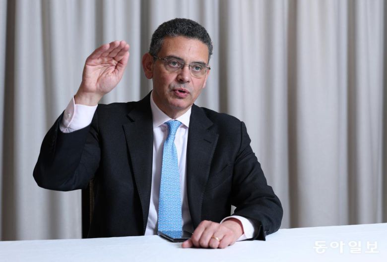 페드로 콘세이상 유엔개발계획(UNDP) 인간개발보고서국 국장이 19일 오후 서울 프레지던트 호텔에서 본보와 AI 기술 관련 인터뷰를 하고 있다.  변영욱 기자 cut@donga.com