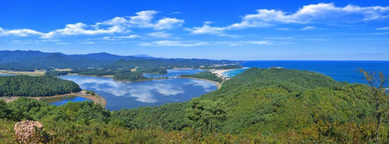 고성의 대표 명소인 화진포 전경. 고성군 제공