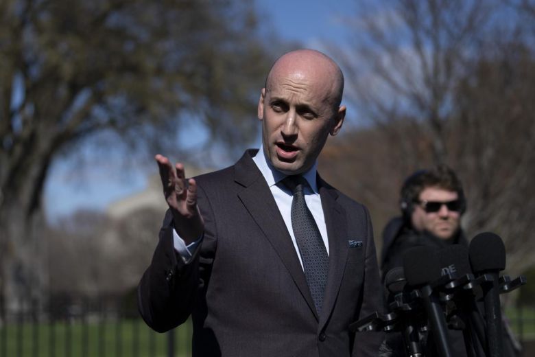 3월 백악관에서 기자회견을 하는 밀러. 워싱턴=AP 뉴시스