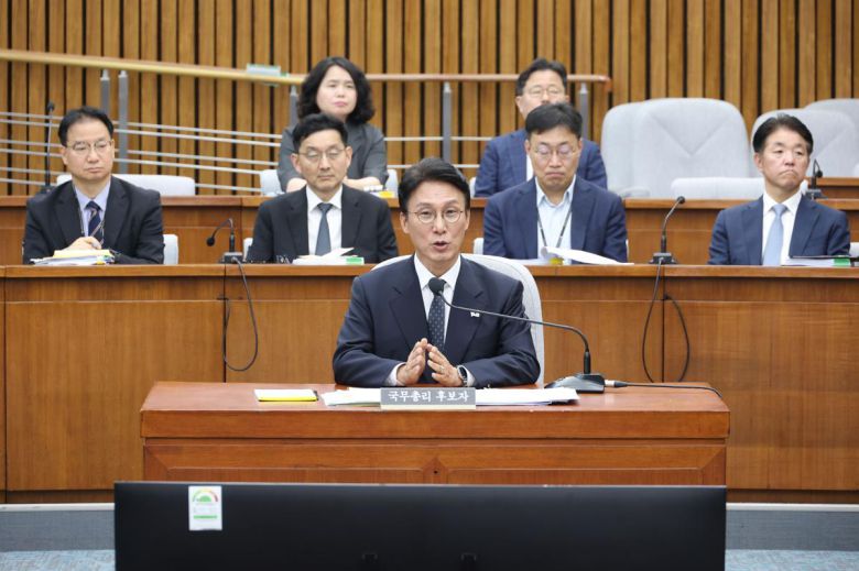 김민석 국무총리 후보자가 24일 서울 여의도 국회에서 열린 인사청문회에 출석해 의원 질의에 답하고 있다. 2025.6.24/뉴스1