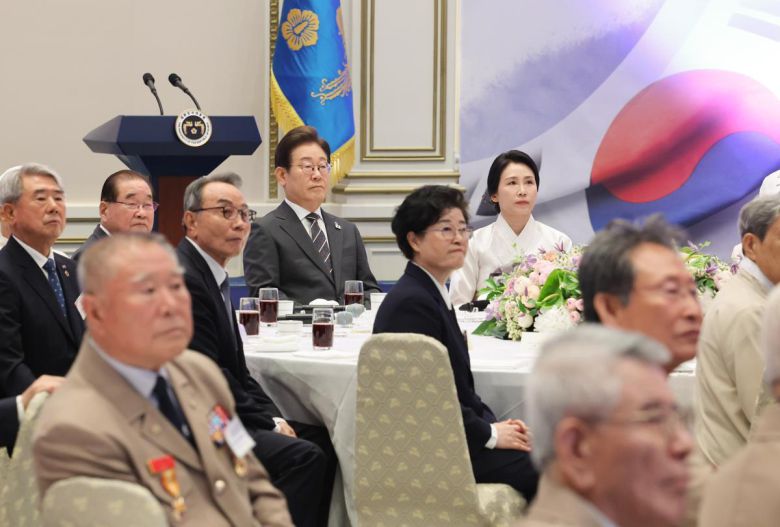 이재명 대통령과 부인 김혜경 여사가 27일 청와대 영빈관에서 열린 ‘호국보훈의 달, 대통령의 초대’ 행사에 참석하고 있다. (대통령실통신사진기자단) 2025.06.27. 뉴시스