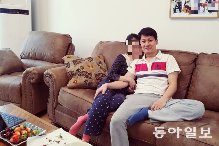 2023년 1월 중국에서 아내와 함께한 차영철 씨.